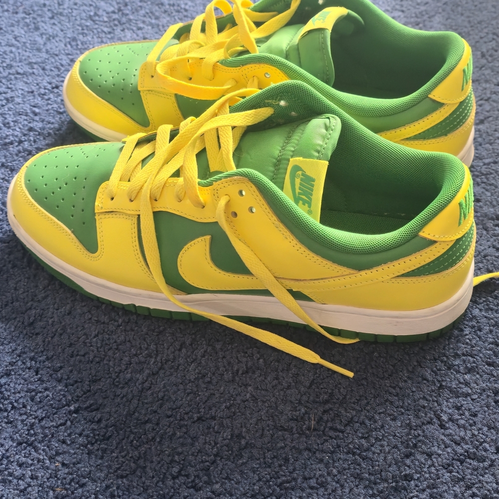 Nike Green and Yellow Low-Top Sneakers - Picture 3 of 6